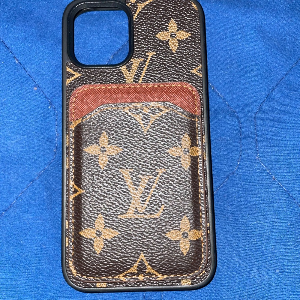 Louis Vuitton Brown Monogram iPhone Case
iPhone 12